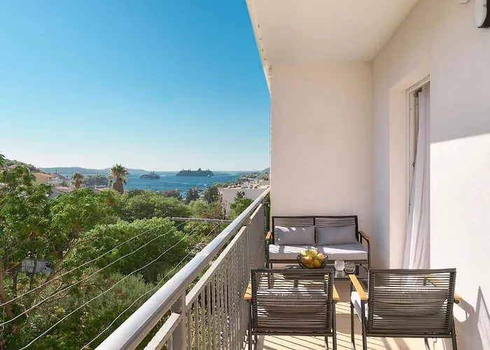 Lech Hvar Apartament *